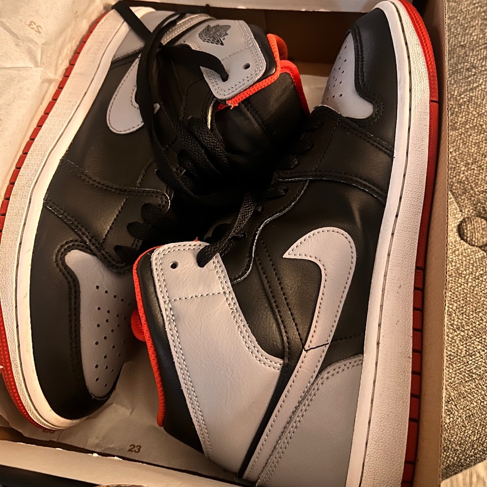 Air Jordan 1 Mid